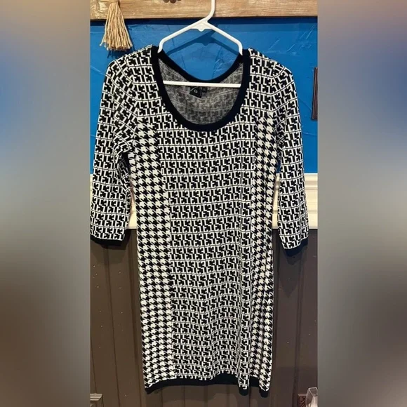 Houndstooth Print Sz Medium Black & White Sweaterdress - Picture 3 of 5